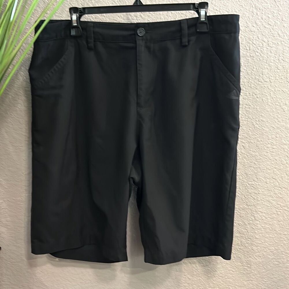 B6/3 Adidas men’s black sport shorts size 34